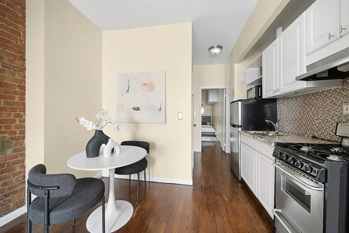 438 West 49th Street 5A Clinton New York NY 10019