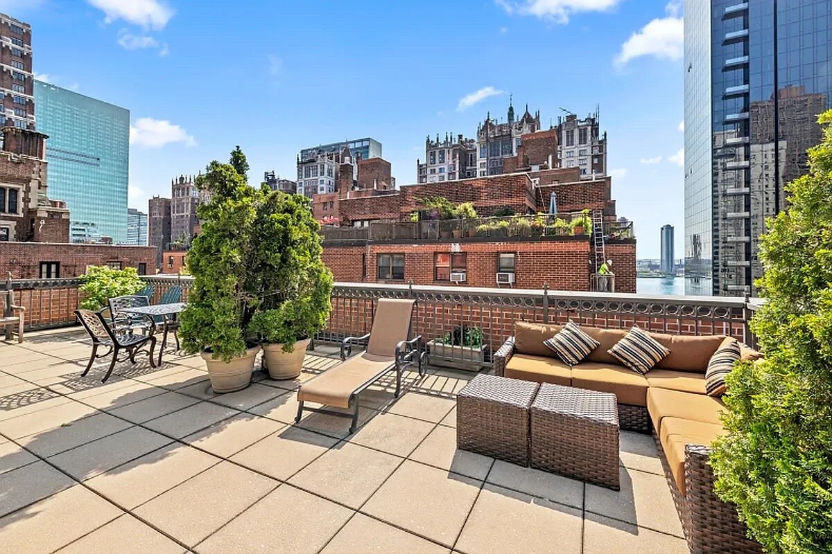 305 East 40th Street 14V Tudor City New York NY 10016