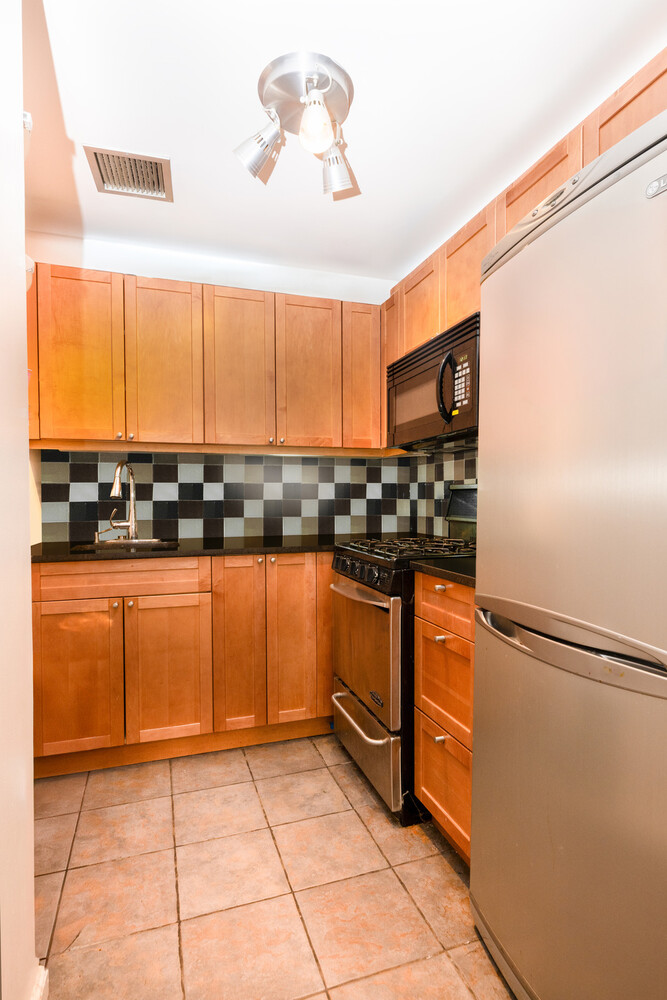 9 Barrow Street 4B Greenwich Village New York NY 10014